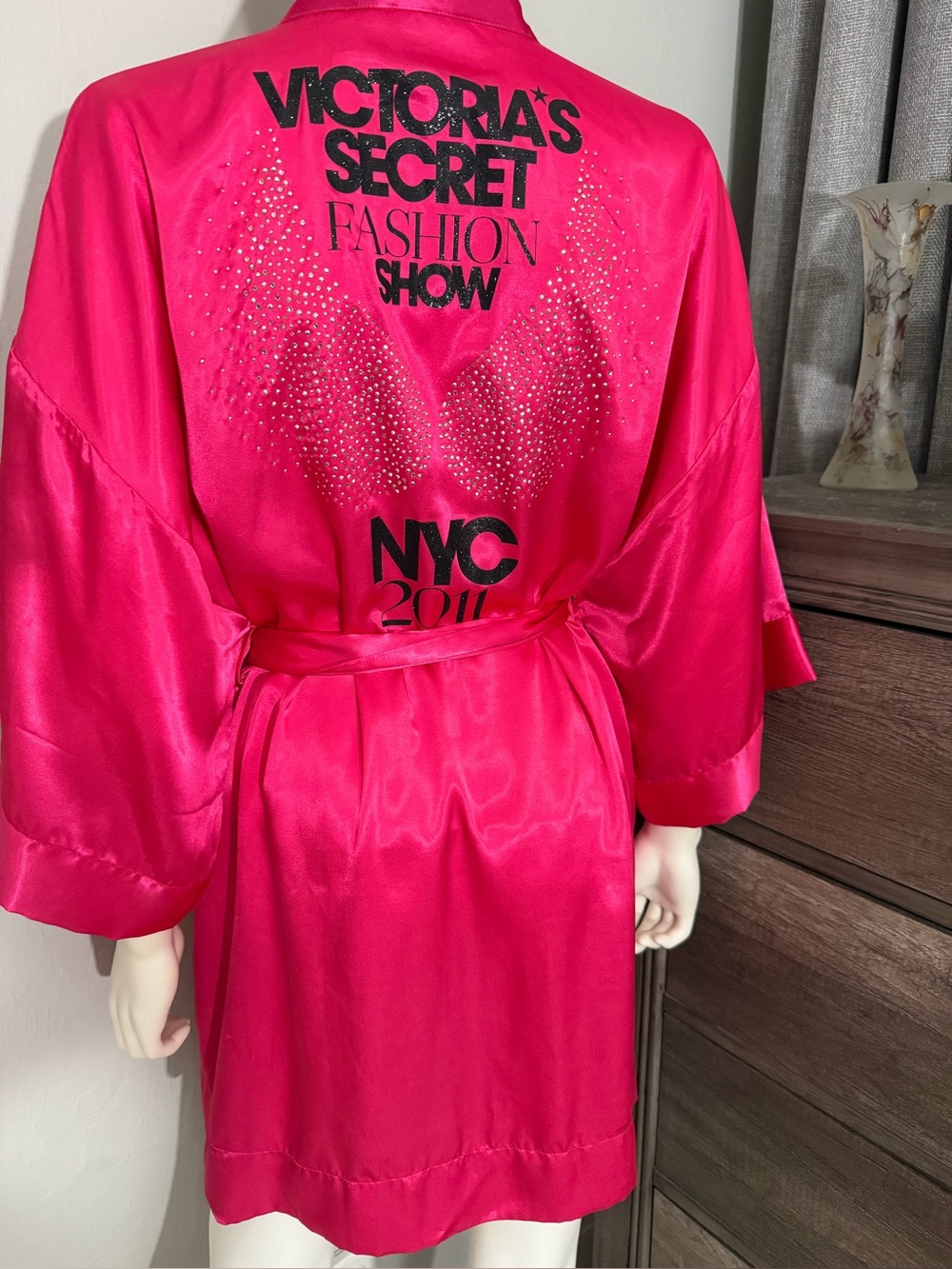 O/S Vs Victoria’s Secret 2011 Fashion Show Fushia Pink Black Glitter CrystalRobe